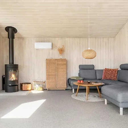 Amazing In Bjert With Wifi בית נופש Binderup Strand